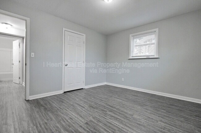 Building Photo - 268 Powell Cir