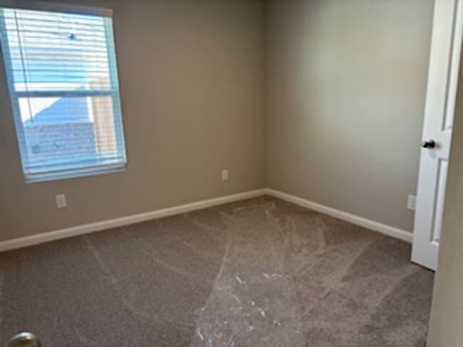 Building Photo - Beautiful New Home! 1st Month Free!