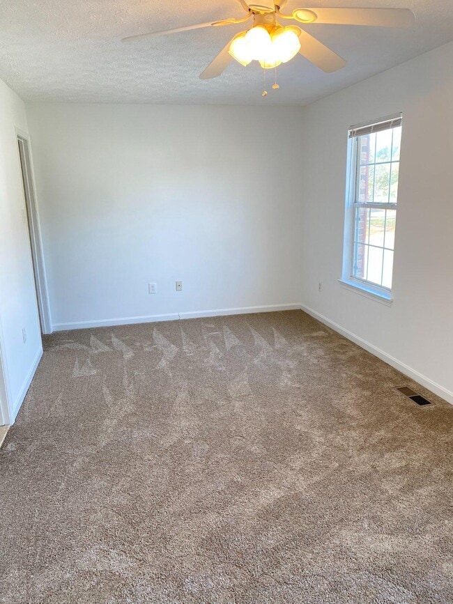 Building Photo - 517 Kingdom Ct