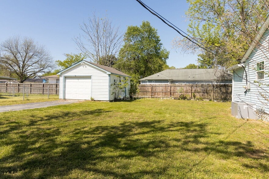 Building Photo - 108 Suggs St