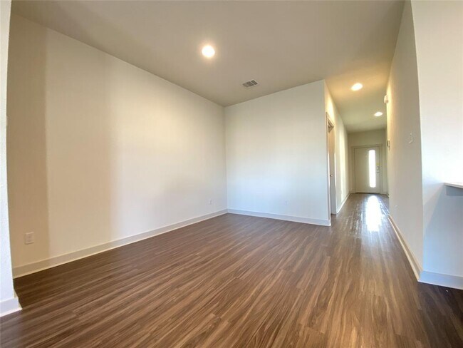 Building Photo - 5121 Vanner Path