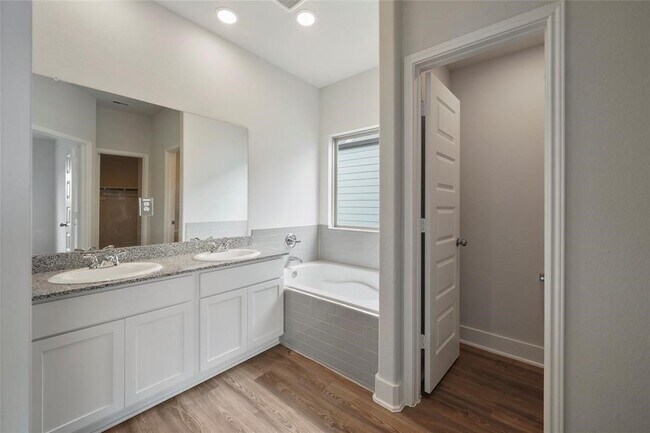 Building Photo - 11411 Waterford Spg Trl