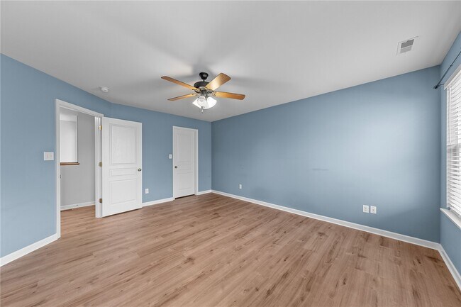 Building Photo - 467 Parkgate Dr