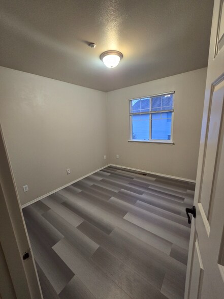 Building Photo - 12810 15th Pl W