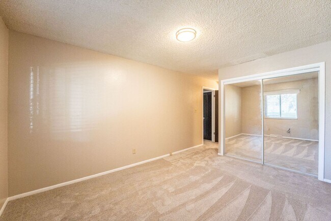 Building Photo - 954 S Miller St