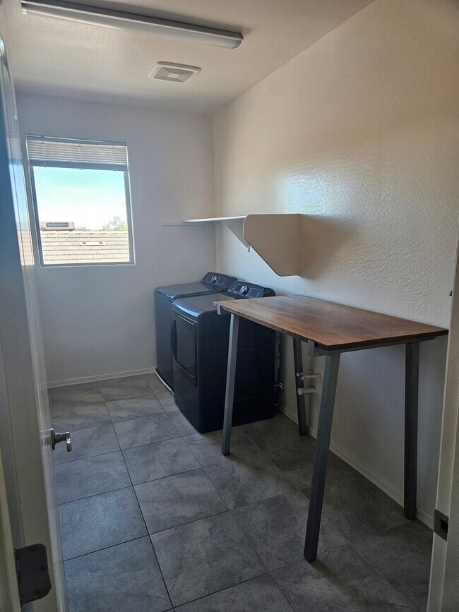 Building Photo - 20466 W Legend Trail