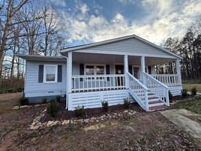 Building Photo - Renovated 3 bedroom 2 bathroom home with large yard