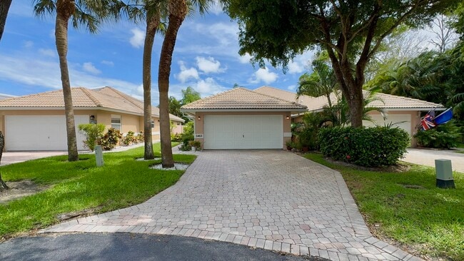 Building Photo - 5465 Grande Palm Cir