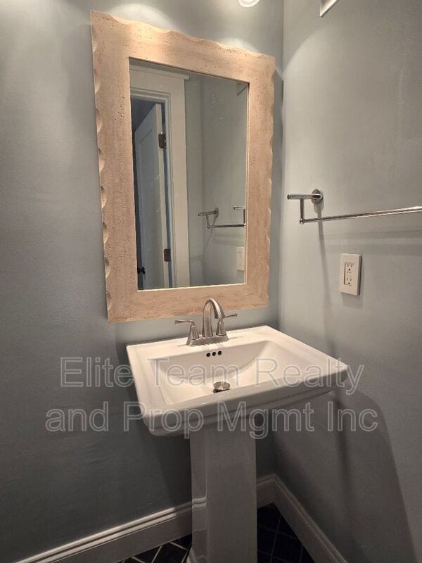 Building Photo - 3722 Park Rd