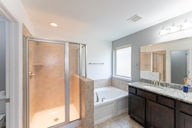 Building Photo - 448 Bottle Brush Dr
