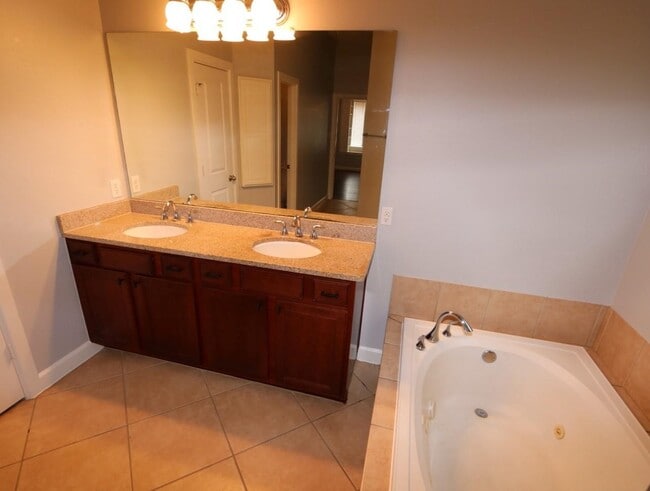 Building Photo - 28238 Daystrom Ln