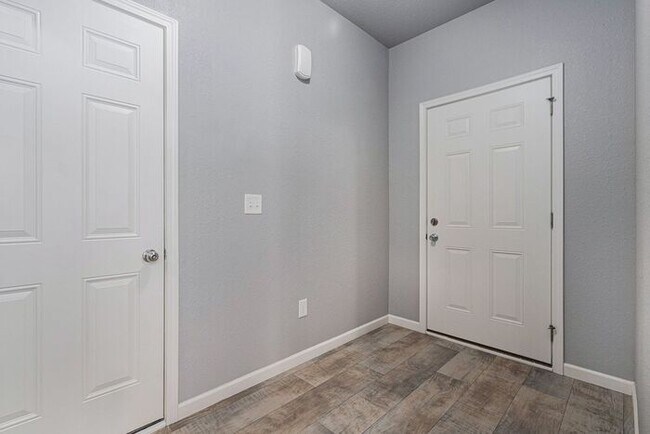 Building Photo - 5499 E Karen Ct