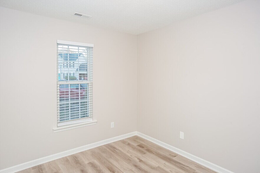 Building Photo - 5839 Mahogany Pl SW
