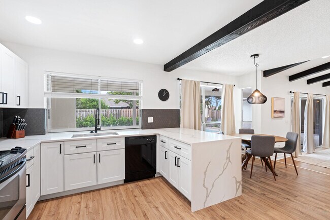 Building Photo - 1019 Larch Way