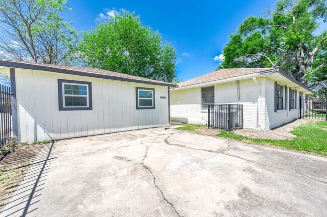 Building Photo - 4356 Phlox St