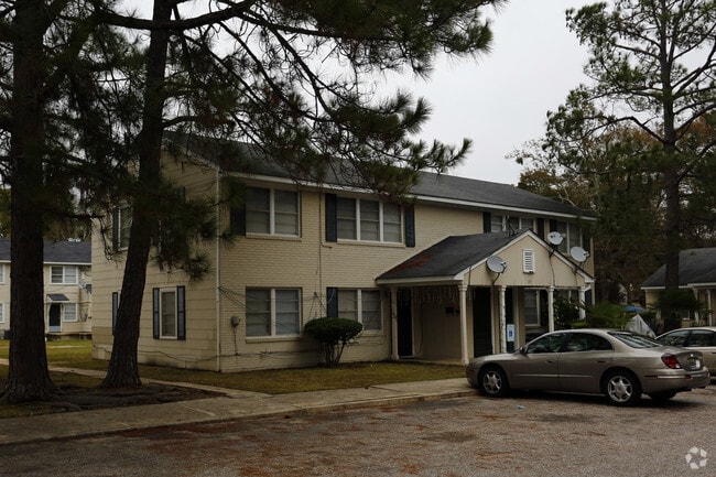 Building Photo - Briarwood Apartments