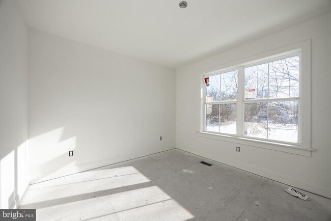 Building Photo - 453 E Franklin St