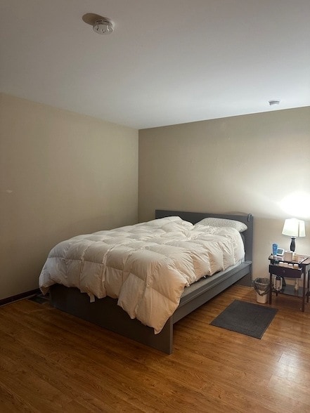 Building Photo - 633 W Streamwood Blvd