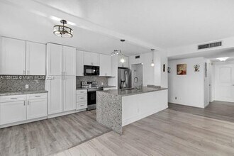 Building Photo - 2 bedroom in Hollywood FL 33021