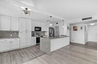 Building Photo - 2 bedroom in Hollywood FL 33021