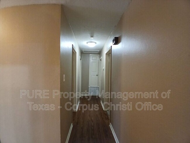 Building Photo - 10745 Kingwood Dr