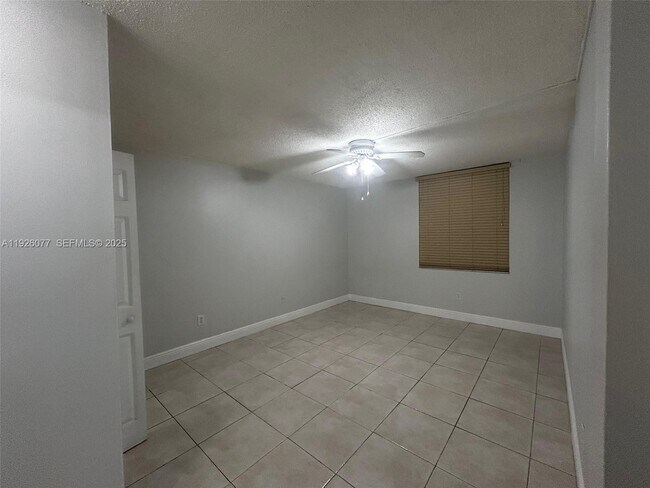 Building Photo - 14311 N Kendall Dr