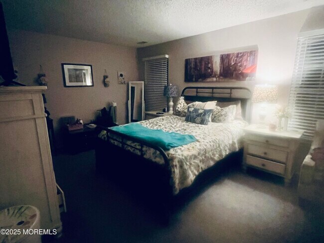 Building Photo - 182 Tulip Ln