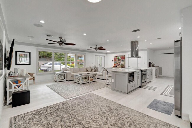 Building Photo - 4450 NE 23rd Ave