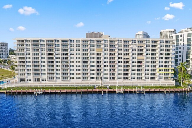 Building Photo - 511 Bayshore Dr