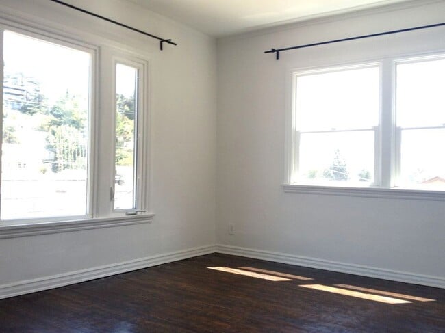 Building Photo - 1629 Rendall Pl