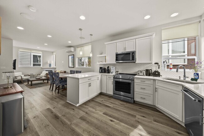 Building Photo - 5210b Brooklyn Ave NE