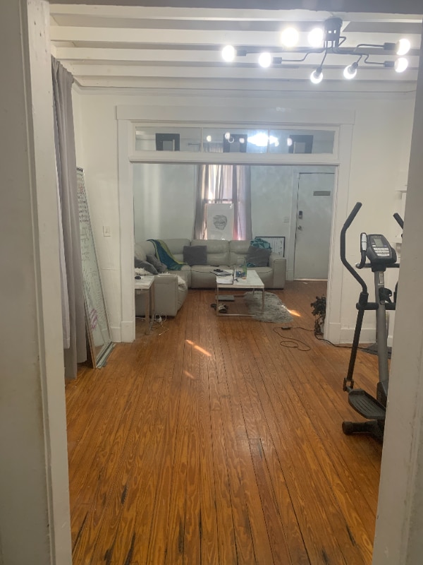 Building Photo - 1014 W 39th St