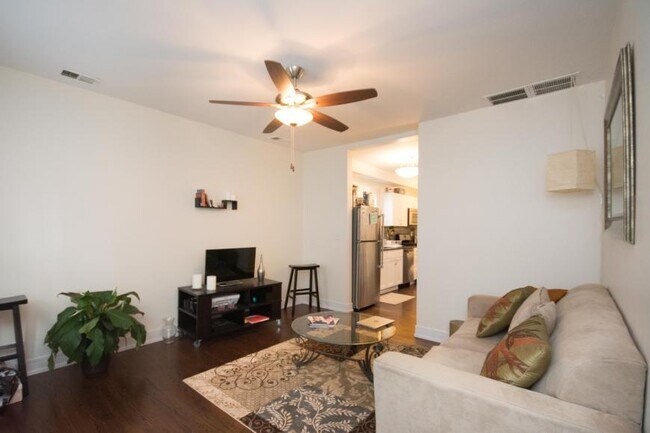 Building Photo - 3 bedroom in Chicago IL 60614