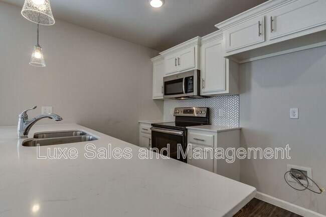 Building Photo - 407 Vail Cir