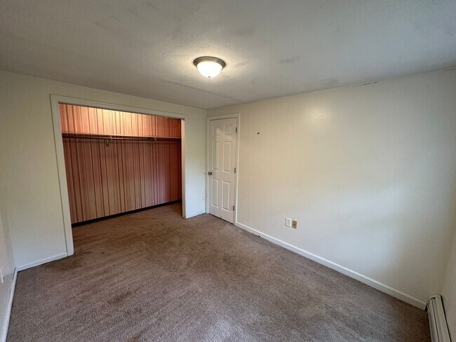 Building Photo - 169 Rocky Hill Rd