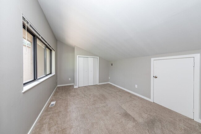 Building Photo - 110 Harrops Glen