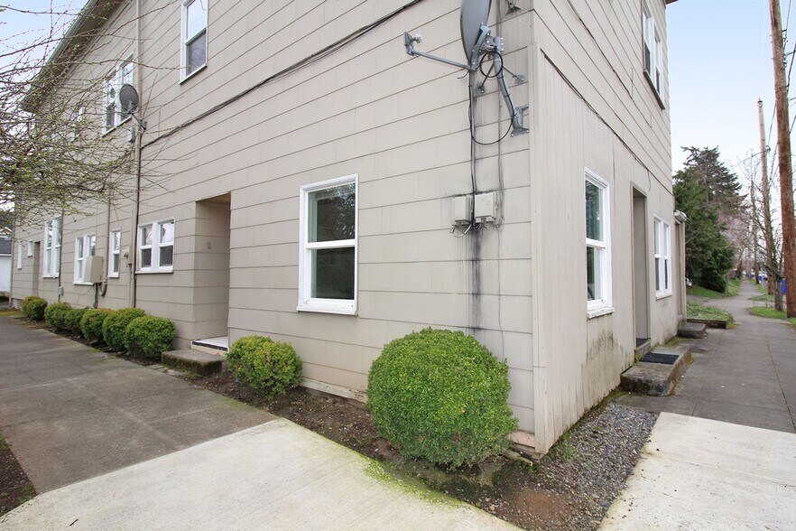 Building Photo - 7630 SE Woodstock Blvd