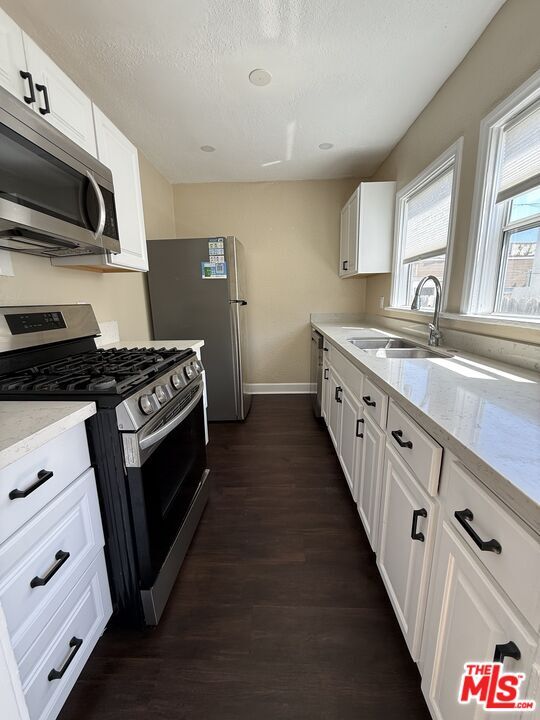 Building Photo - 1328 S Bronson Ave