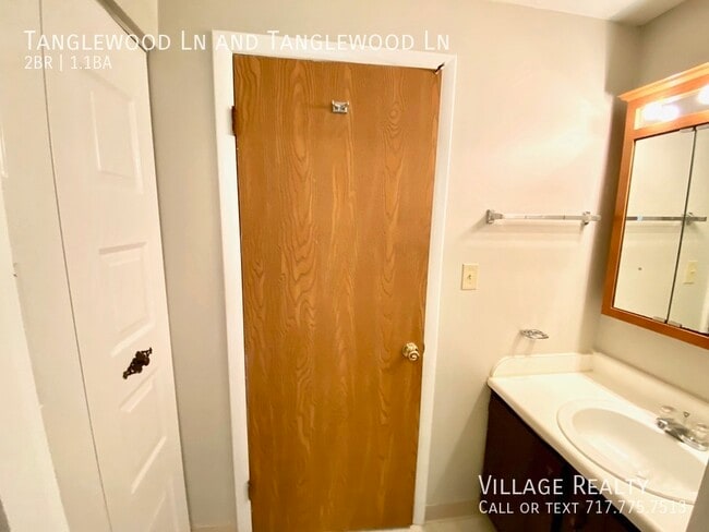 Building Photo - 442 Tanglewood Ln