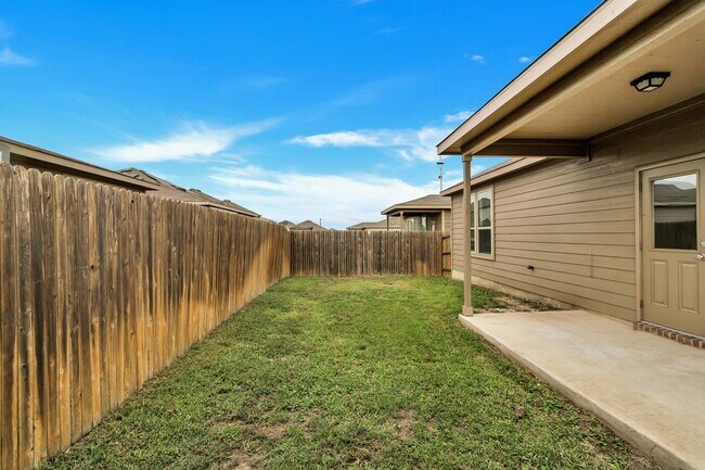 Building Photo - 5216 Cressler Ln