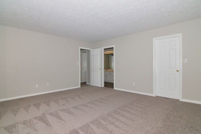 Building Photo - 2 Bedroom Condo