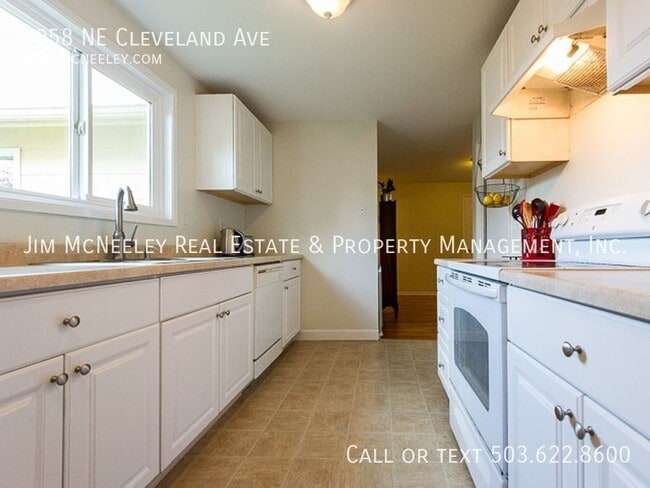 Building Photo - 4058 NE Cleveland Ave