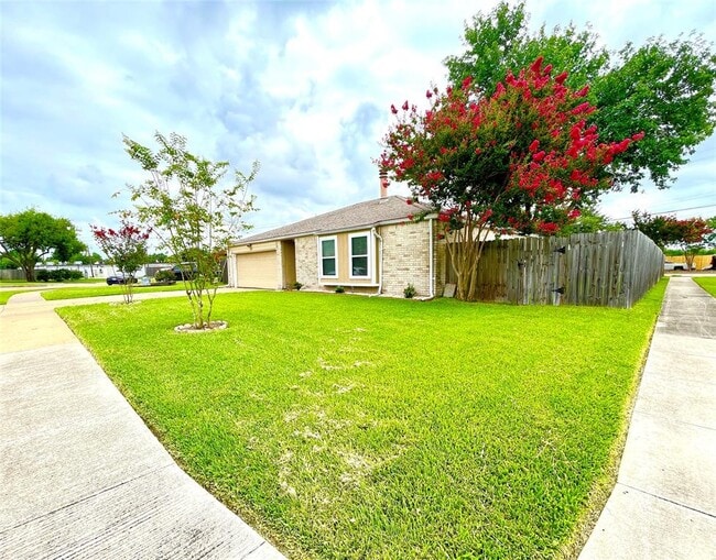 Primary Photo - 1102 Beecroft Dr