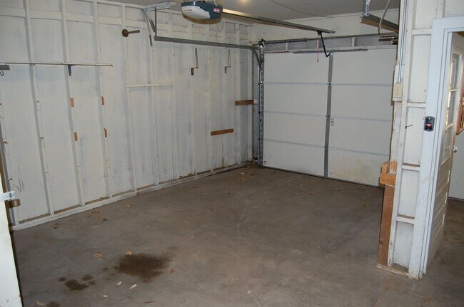 Building Photo - 5001 W Hughes St