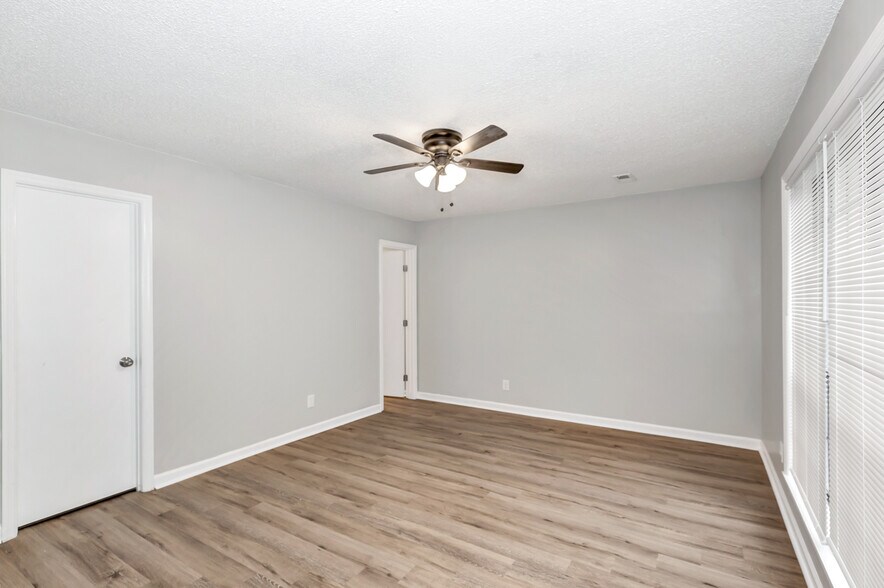 Building Photo - 3909 Fair Oak Ln SW