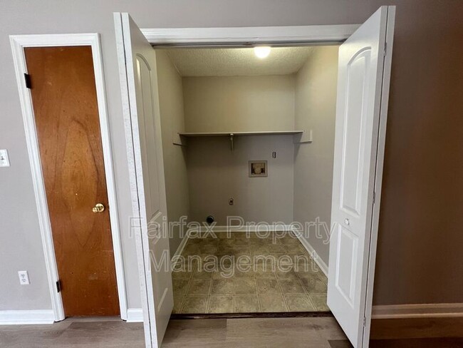 Building Photo - 1117 Pecan Pl