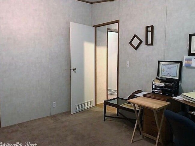 Building Photo - 3 Bedroom Single Family Home in Haskell.