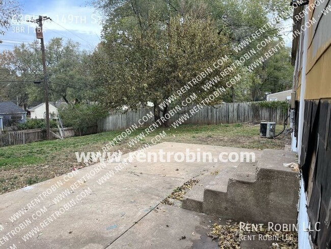 Building Photo - 6304 E 149th St