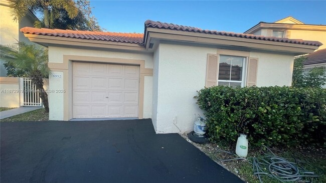 Building Photo - 6952 SW 148 Ln