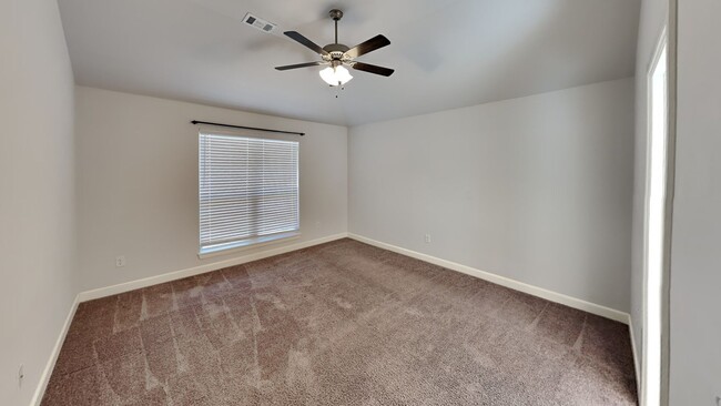 Building Photo - A Very Nice 4 Bedroom 2 Bath Home Yukon Schools